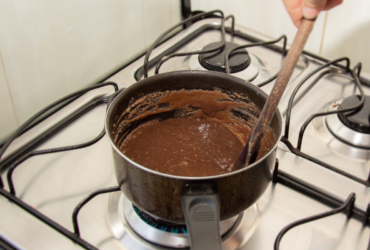 Brigadeiro de colher saudável e saboroso. Para não passar vontade