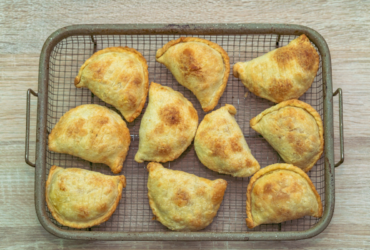 Pastel Chinês de Carne com Ovo Cozido: Um lanche saboroso e simples