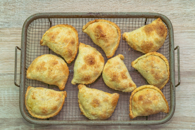 Pastel Chinês de Carne com Ovo Cozido: Um lanche saboroso e simples