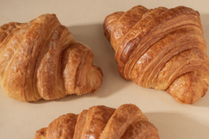 Croissant Caseiro: O Segredo da Panificação Francesa na Sua Cozinha