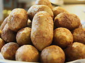 Conheça uma receita de bolinho de arroz diferente e saboroso