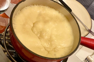 Fondue de queijo Cremoso: A Receita Perfeita para o Dia dos Namorados