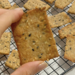 Biscoitos crocantes com descarte de levain