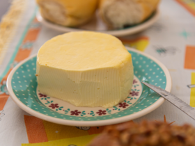 Queijo caseiro artesanal: Como fazer um queijo tipo colonial em casa