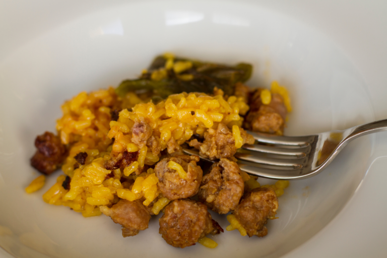 Arroz Refogado com Linguiça: Uma Explosão de Sabor