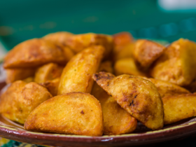 Batatas Douradas ao Forno: Crocantes por Fora e Macias por Dentro