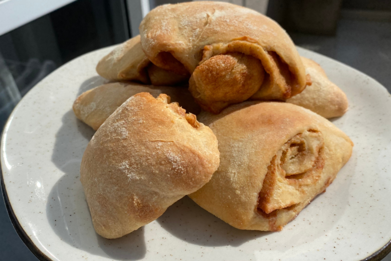 Saborosos Pãezinhos de Canela com Fermento Natural: Receita Caseira e Aromática