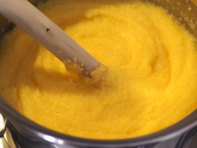 Polenta cremosa simples: O segredo para um prato saboroso