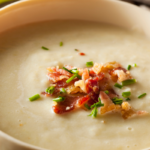 Sopa Cremosa de Alho-Poró com Bacon: Sabor e Conforto