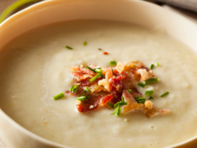 Sopa Cremosa de Alho-Poró com Bacon: Sabor e Conforto