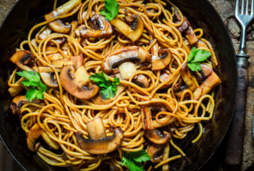 Macarrão com cogumelos e molho especial: Uma explosão de sabor