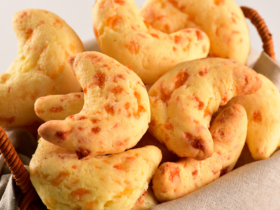 Biscoito de polvilho com queijo e fubá: Uma crocância única