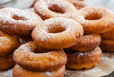 Donuts simples: Uma receita caseira e irresistível para o café ou lanche