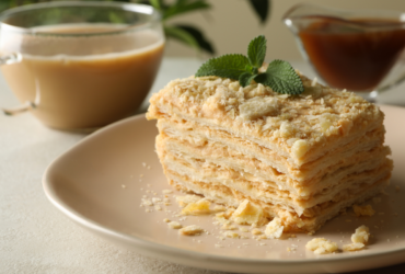 Torta Napoleão com Creme Suave: Delícia Folhada Que Derrete na Boca