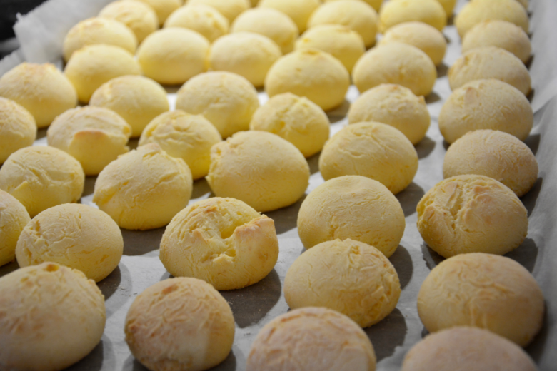 O melhor pão de queijo tradicional que não murcha