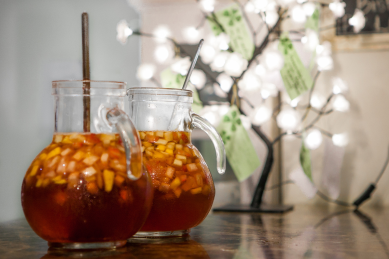 Sangria de Frutas Tropicais: A Bebida Refrescante que Vai Surpreender o Seu Paladar