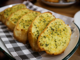 Pão de Alho Crocante: Um Clássico Simples e Irresistível