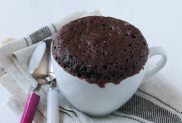 Bolo de caneca de chocolate: Pronto em minutos