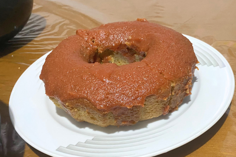 Bolo de fubá com laranja e cobertura de goiabada: Uma delícia caseira para qualquer ocasião