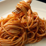 Macarrão ao Molho Vermelho: Receita cremosa e saborosa que vai te surpreender