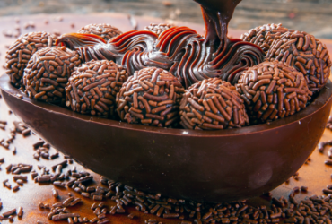 Ovo Brigadeiro de Colher com Recheio Cremoso: Receita Clássica