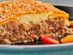 Torta Cremosa de Carne Moída com Requeijão: Uma Surpresa Deliciosa