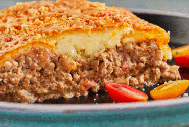 Torta Cremosa de Carne Moída com Requeijão: Uma Surpresa Deliciosa