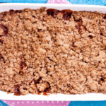 Crumble de Frutas: A receita francesa simples que vai salvar as frutas esquecidas na geladeira