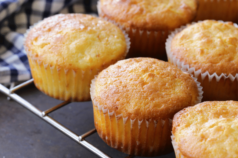 Bolinho Inglês Fofinho que Derrete na Boca: Aprenda a Fazer Essa Delícia em Casa