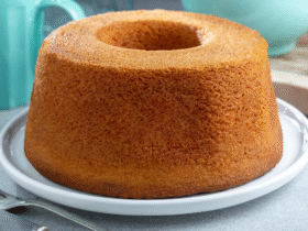 Bolo de Flocão Fofinho e Dourado: A Receita Simples Que Vai Te Surpreender
