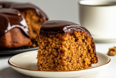 Bolo de Cenoura com Cobertura de Chocolate Cremosa