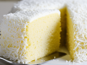 Bolo de Coco com Leite Condensado: Receita Cremosa e Deliciosa