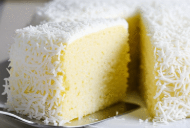 Bolo de Coco com Leite Condensado: Receita Cremosa e Deliciosa