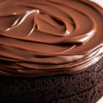 Bolo de Chocolate com Brigadeiro Cremoso