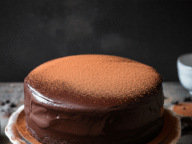 Delicioso Bolo de Chocolate: Receita Clássica e História