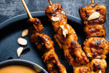 Espetinhos de Frango Satay com Molho de Amendoim na Airfryer: Uma Delícia Asiática!