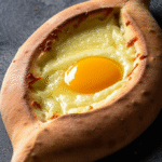 Khachapuri Georgiano: Receita Tradicional de Pão com Queijo