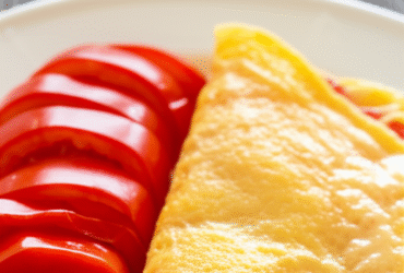 Omelete com Queijo e Tomate: Uma Receita Clássica e Deliciosa