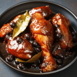 Adobo Filipino: Uma Explosão de Sabores e História