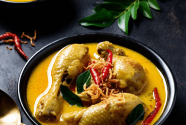 Opor Ayam: Delicioso Frango Indonésio ao Leite de Coco