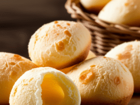 Pão de Queijo Mineiro: Receita Tradicional e História Saborosa