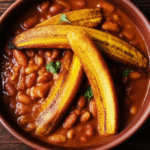 Red Red: Sabores Ganeses Autênticos com Feijão Fradinho e Banana da Terra