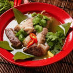 Sinigang na Baboy: Uma Deliciosa Sopa Azeda Filipina