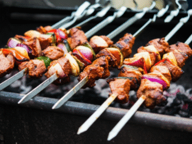 Suya: O Delicioso Espetinho Nigeriano