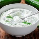 Tzatziki: O Refrescante Molho Grego de Iogurte e Pepino