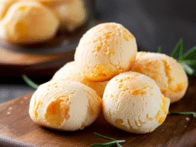 Biscoito de Queijo Caseiro: Receita Fácil e Deliciosa