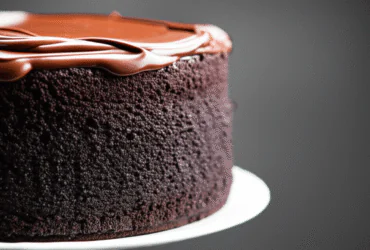 Delicioso Bolo de Chocolate com Cobertura Cremosa de Brigadeiro