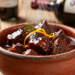 Chanfana Tradicional: O Tesouro Cozido Lentamente em Vinho Tinto