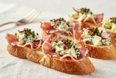 Chlebíčky: Sanduíches Abertos Checos Clássicos e Elegantes