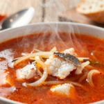 Halászlé: A Tradicional Sopa de Peixe Húngara Picante